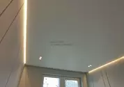 Натяжные потолки в спальне