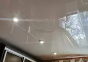 Глянцевые натяжные потолки