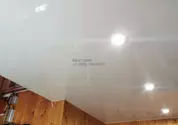 Глянцевые натяжные потолки